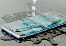 celular-na-agua-500×350